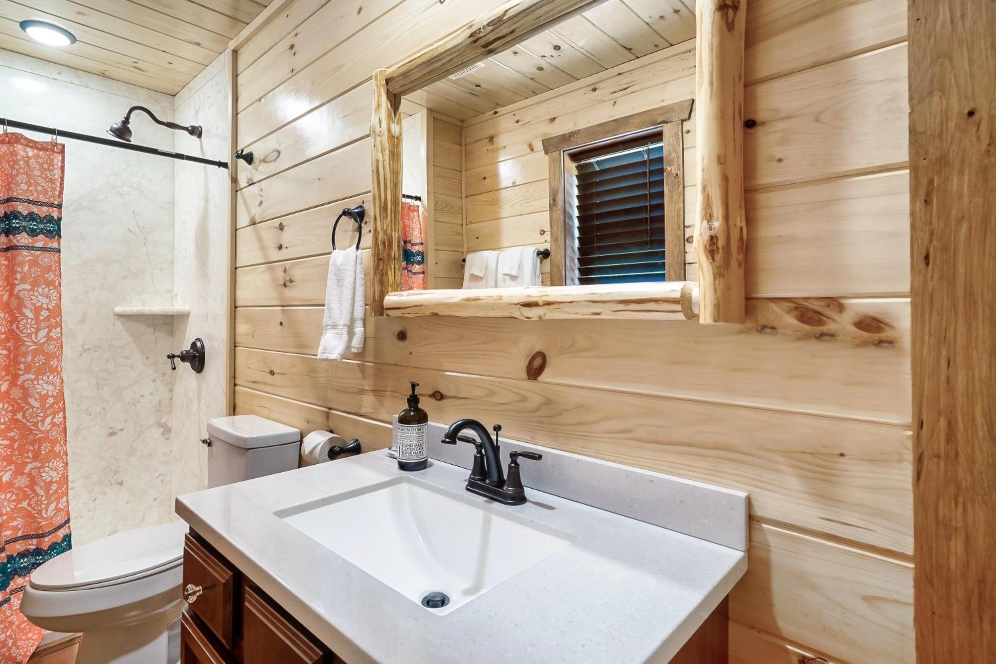 Smokiesboutiquecabins Would Love To Host You At Dolly'S Cute Cabin! 4 Suites With Private Bathrooms - Hot Tub, Fire Pit, Game Room, Resort Pool Open Memorial Day Through Labor Day! Gatlinburg Exteriör bild