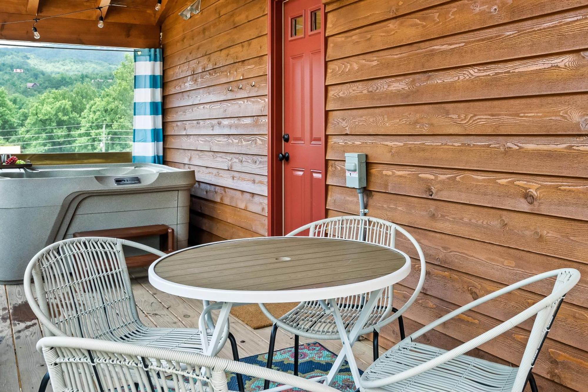Smokiesboutiquecabins Would Love To Host You At Dolly'S Cute Cabin! 4 Suites With Private Bathrooms - Hot Tub, Fire Pit, Game Room, Resort Pool Open Memorial Day Through Labor Day! Gatlinburg Exteriör bild