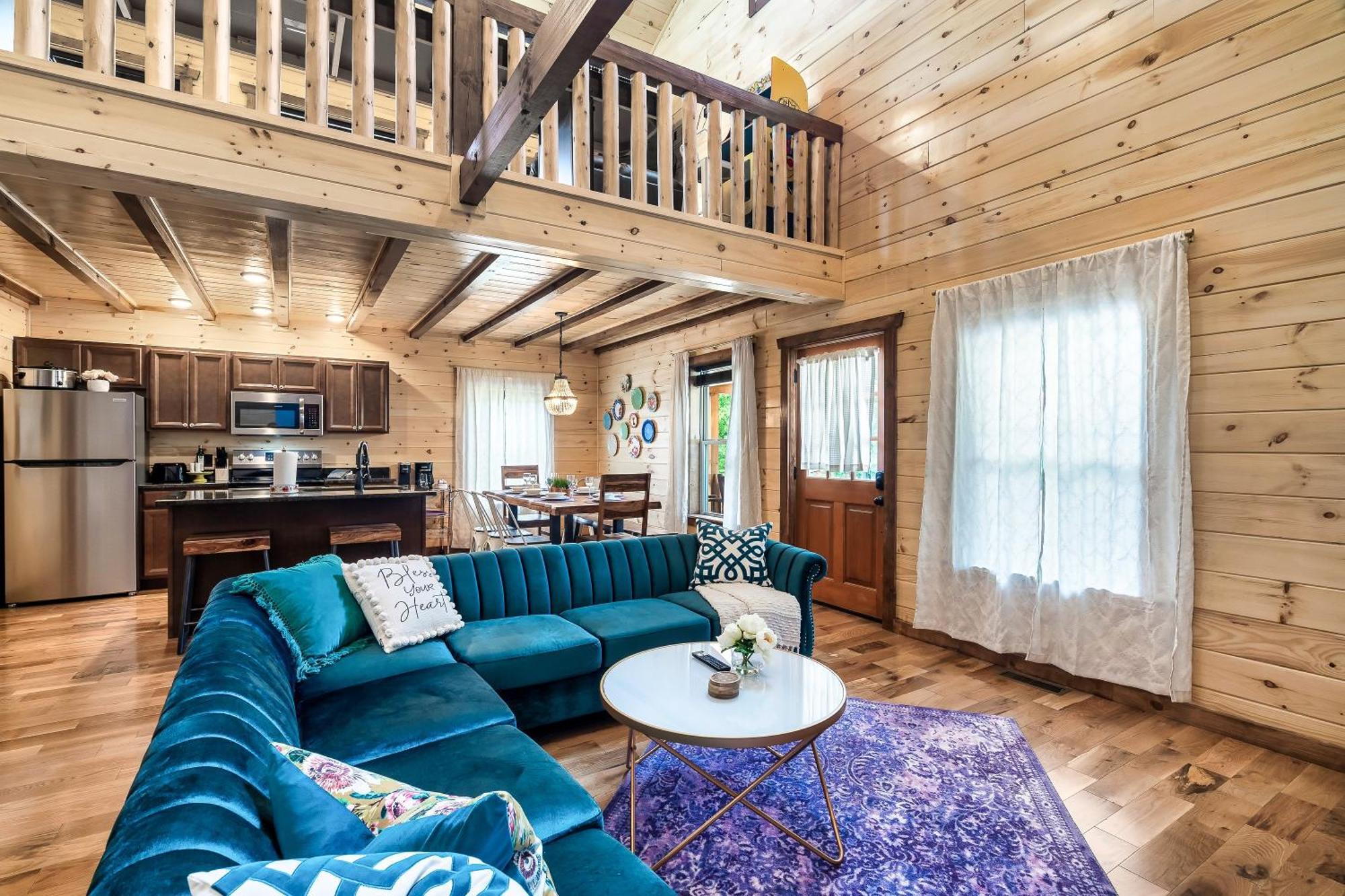 Smokiesboutiquecabins Would Love To Host You At Dolly'S Cute Cabin! 4 Suites With Private Bathrooms - Hot Tub, Fire Pit, Game Room, Resort Pool Open Memorial Day Through Labor Day! Gatlinburg Exteriör bild
