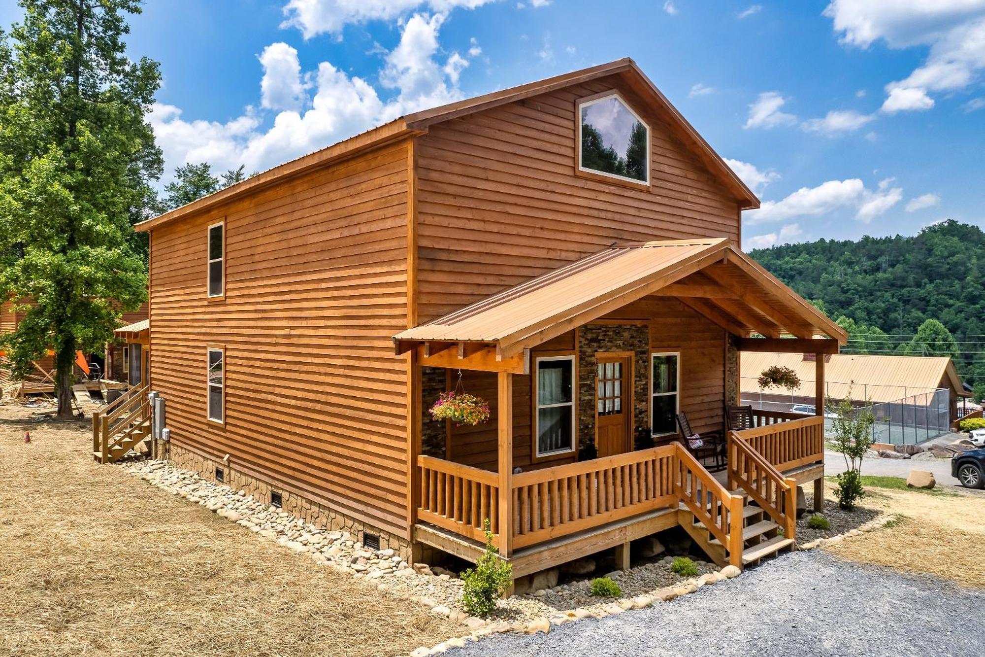 Smokiesboutiquecabins Would Love To Host You At Dolly'S Cute Cabin! 4 Suites With Private Bathrooms - Hot Tub, Fire Pit, Game Room, Resort Pool Open Memorial Day Through Labor Day! Gatlinburg Exteriör bild