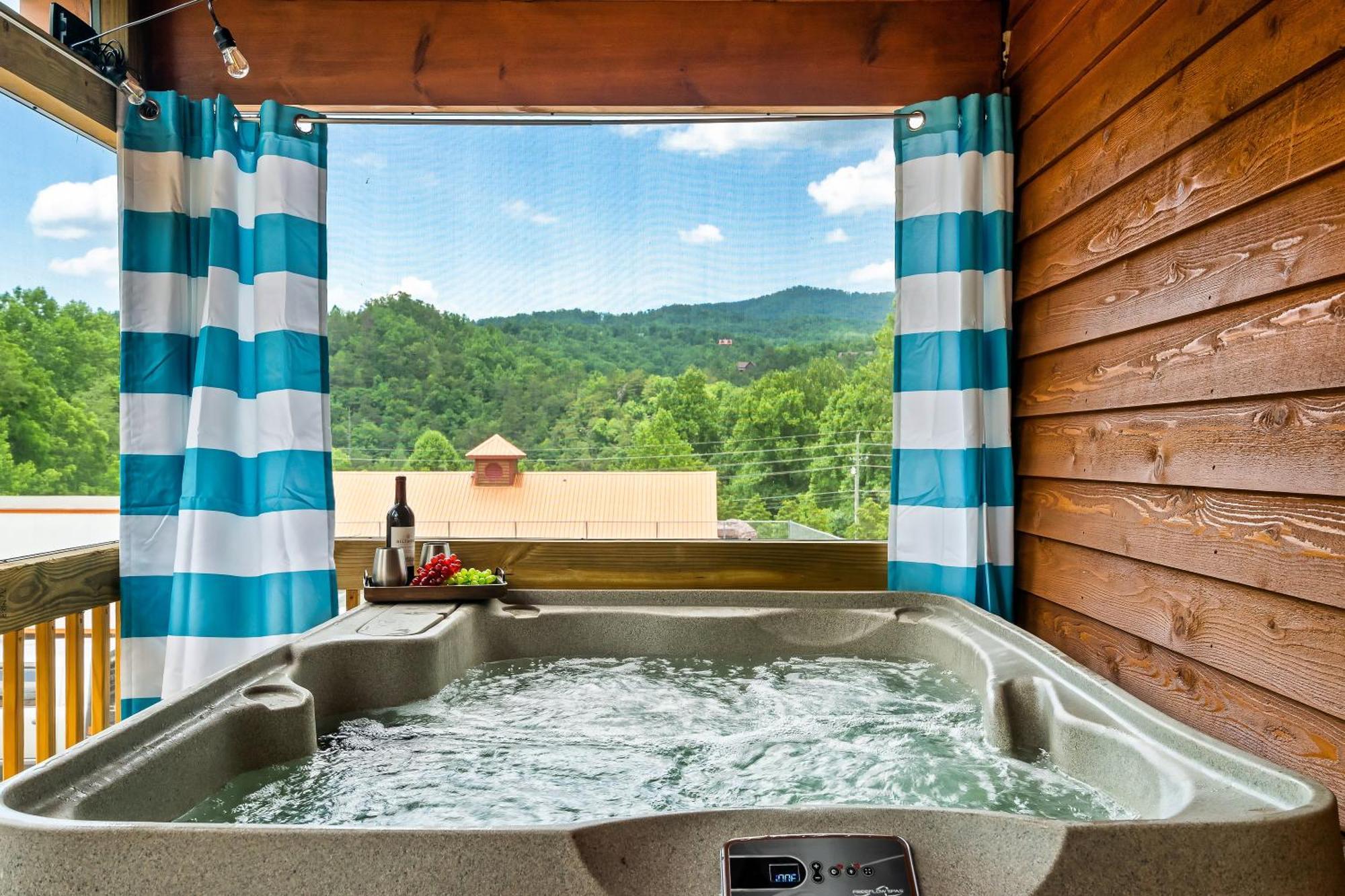 Smokiesboutiquecabins Would Love To Host You At Dolly'S Cute Cabin! 4 Suites With Private Bathrooms - Hot Tub, Fire Pit, Game Room, Resort Pool Open Memorial Day Through Labor Day! Gatlinburg Exteriör bild