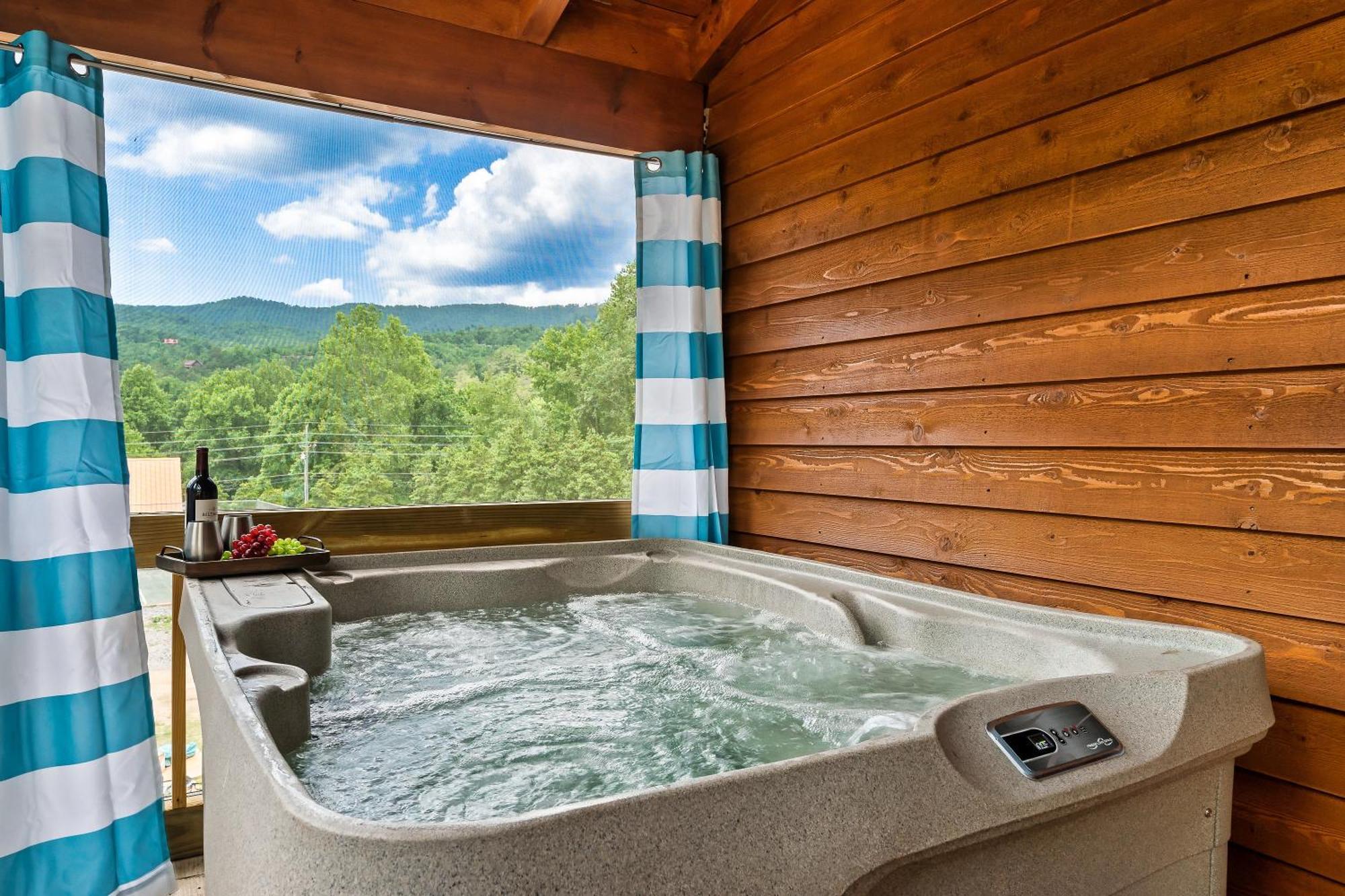 Smokiesboutiquecabins Would Love To Host You At Dolly'S Cute Cabin! 4 Suites With Private Bathrooms - Hot Tub, Fire Pit, Game Room, Resort Pool Open Memorial Day Through Labor Day! Gatlinburg Exteriör bild