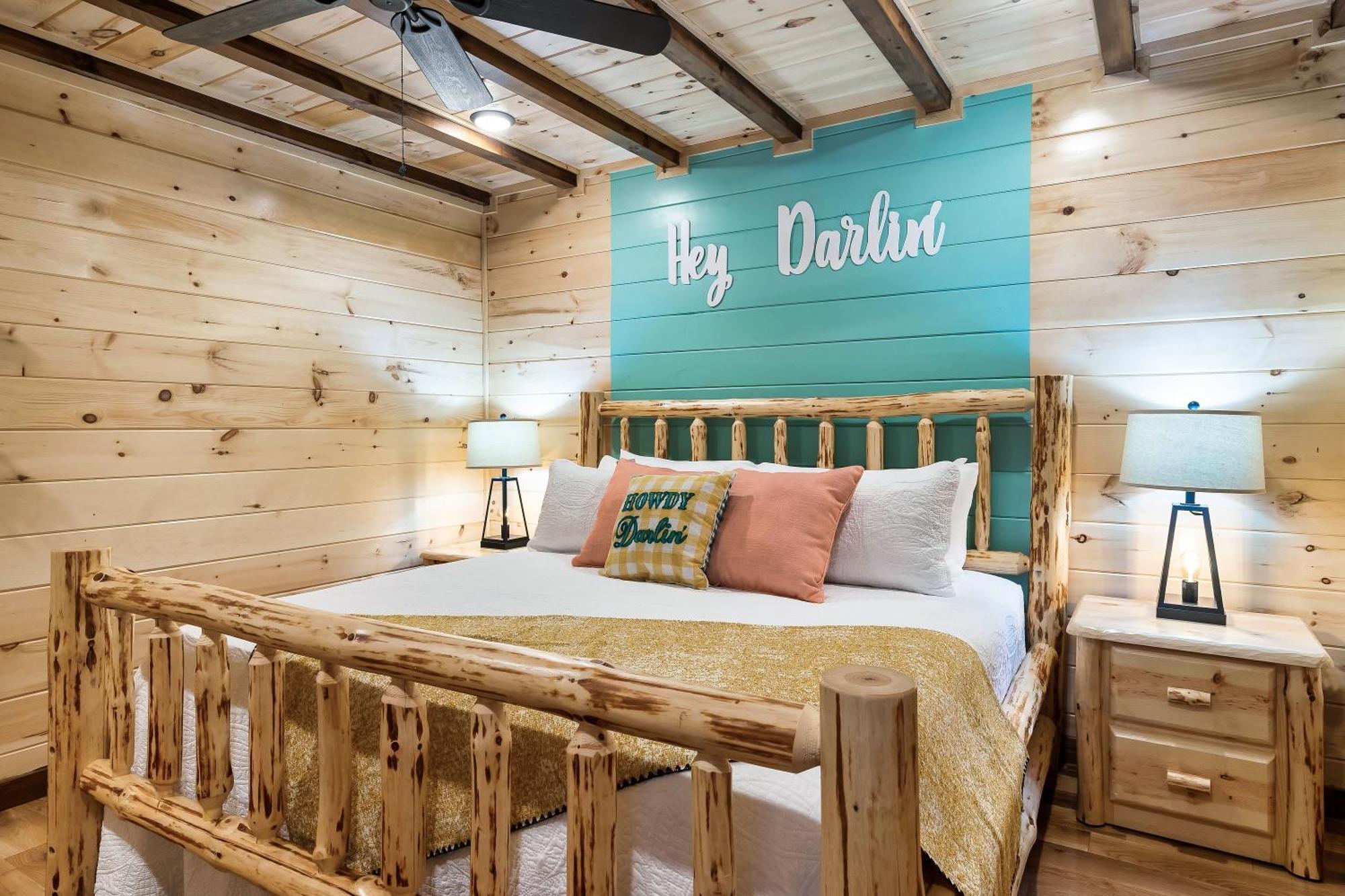 Smokiesboutiquecabins Would Love To Host You At Dolly'S Cute Cabin! 4 Suites With Private Bathrooms - Hot Tub, Fire Pit, Game Room, Resort Pool Open Memorial Day Through Labor Day! Gatlinburg Exteriör bild