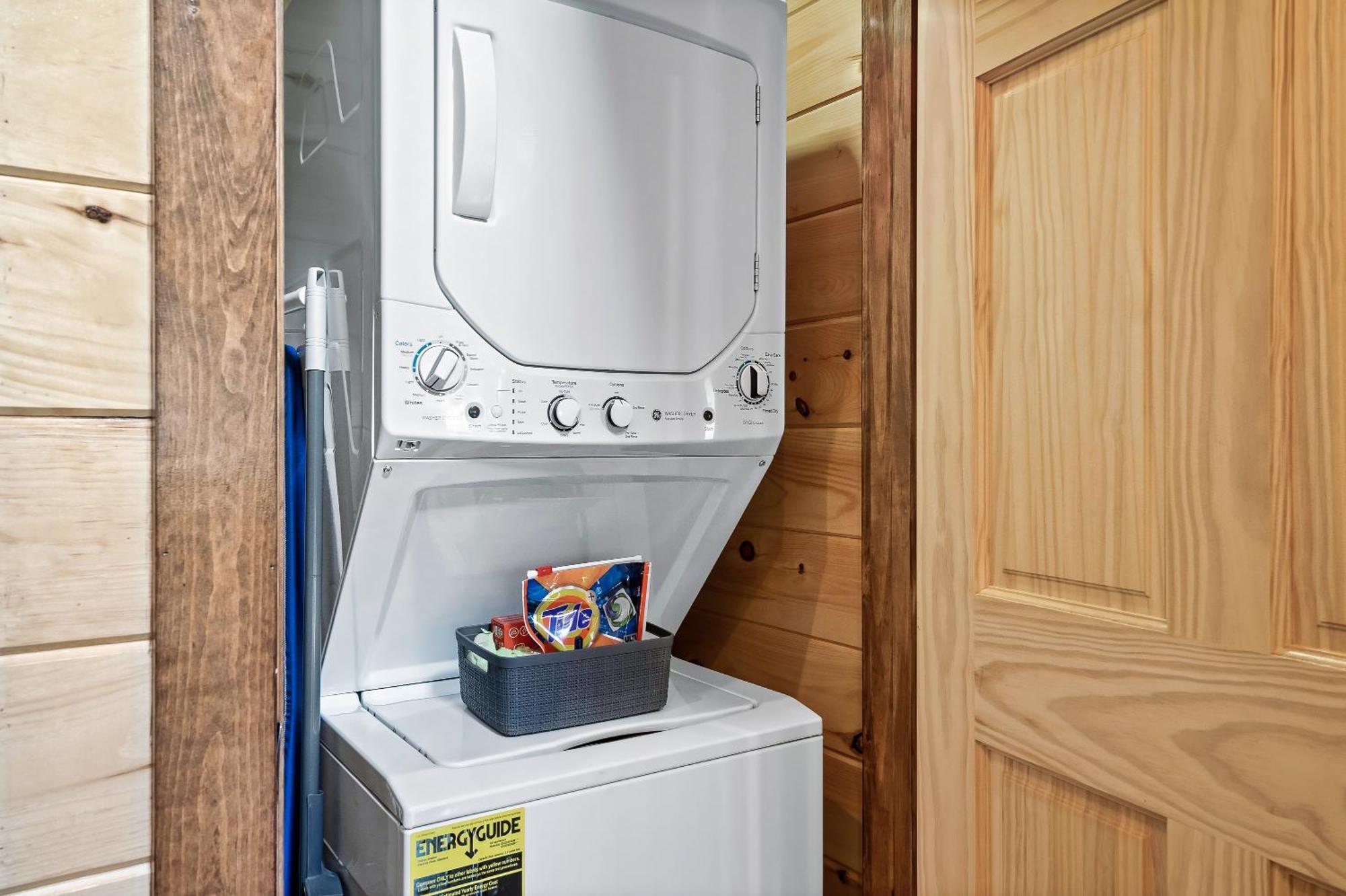 Smokiesboutiquecabins Would Love To Host You At Dolly'S Cute Cabin! 4 Suites With Private Bathrooms - Hot Tub, Fire Pit, Game Room, Resort Pool Open Memorial Day Through Labor Day! Gatlinburg Exteriör bild