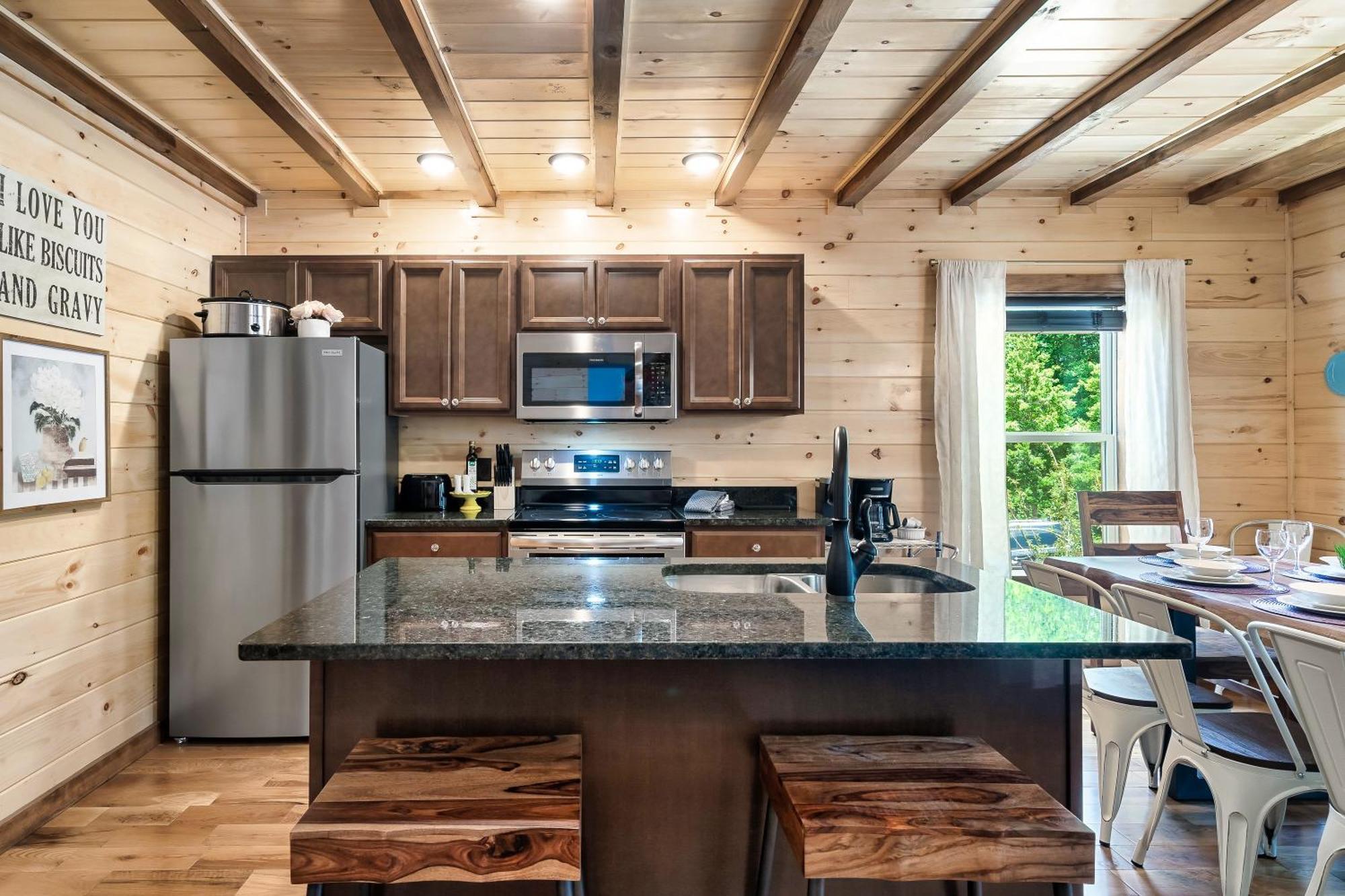 Smokiesboutiquecabins Would Love To Host You At Dolly'S Cute Cabin! 4 Suites With Private Bathrooms - Hot Tub, Fire Pit, Game Room, Resort Pool Open Memorial Day Through Labor Day! Gatlinburg Exteriör bild